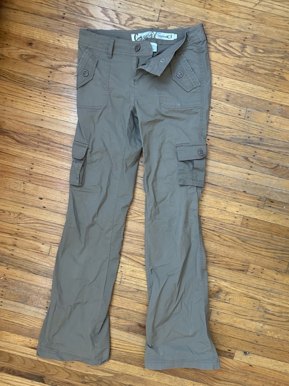 Low Rise Flared Cargo Pants - Picture 2 of 4